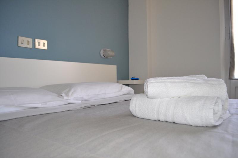 Hotel Urano カットーリカ エクステリア 写真