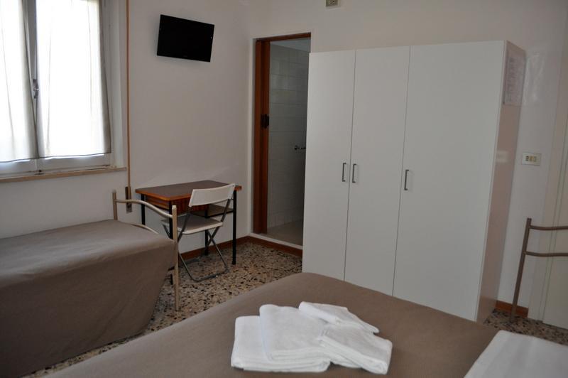 Hotel Urano カットーリカ エクステリア 写真