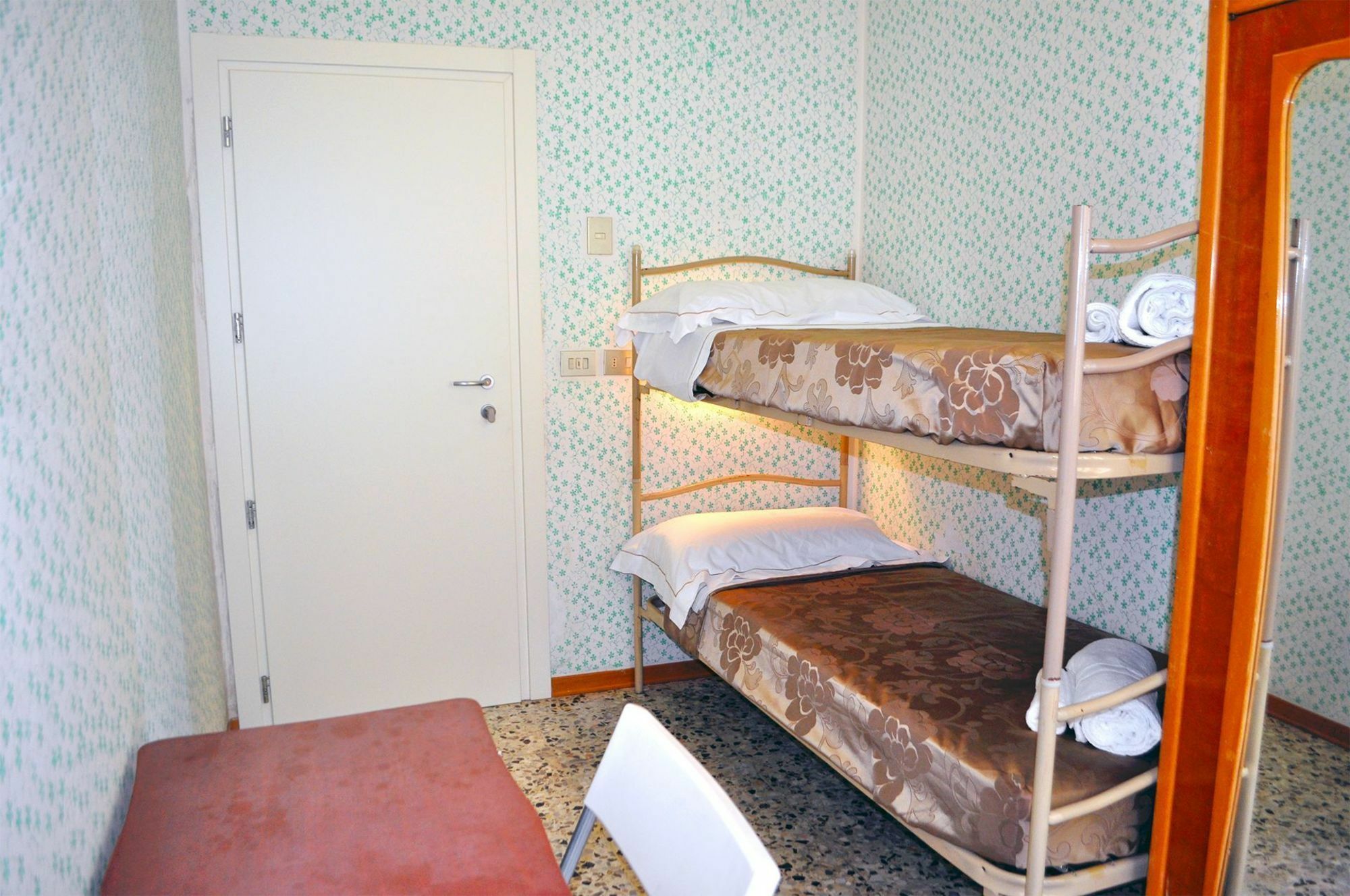 Hotel Urano カットーリカ エクステリア 写真