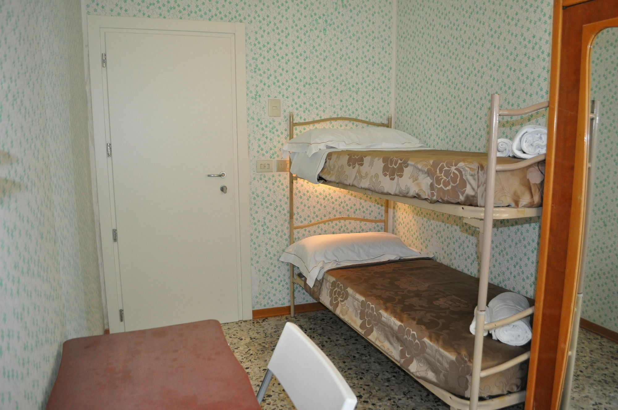 Hotel Urano カットーリカ エクステリア 写真